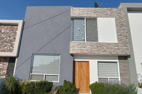 Casa cañadas. Amplia, cómoda y hermosa.